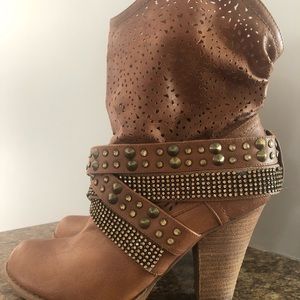 Boots from Buckle (Size 8)